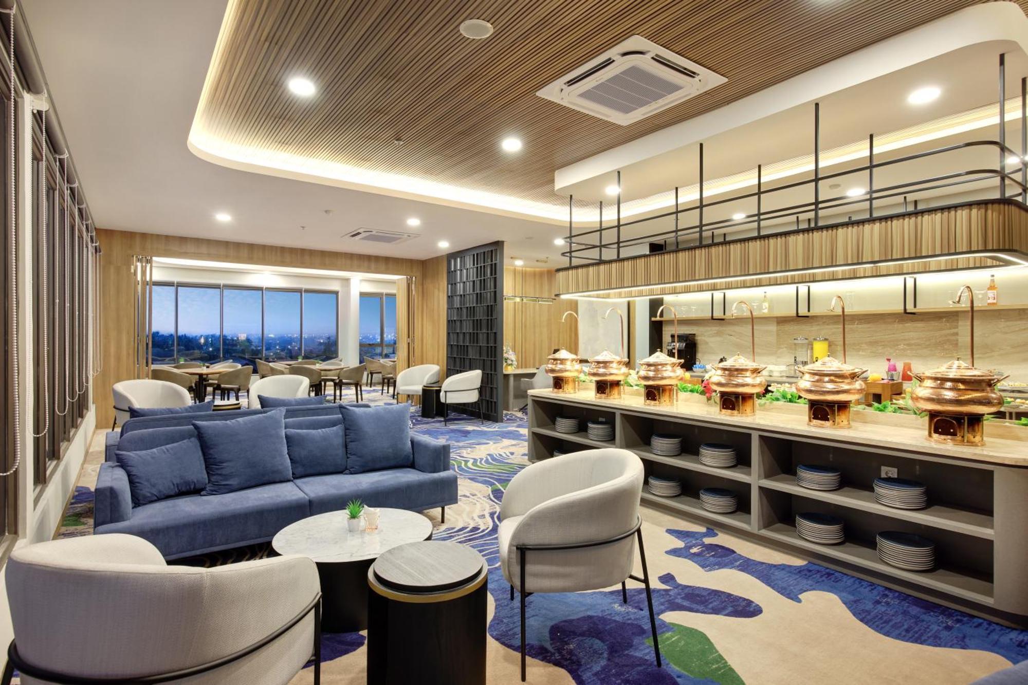 Aston Palu Hotel & Conference Center Экстерьер фото